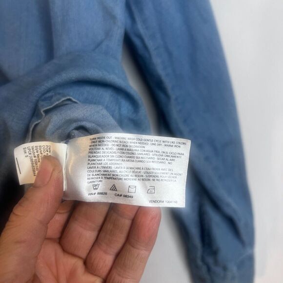 Bandolino Denim Vneck Cotton Blend Beaded Textured Shoulder Size Small Chambray - Picture 4 of 11